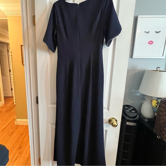 Adrianna Papell
Stretch Pearl Trimmed V-Neck Short Tulip Sleeve Gown size 10 - Picture 8 of 8